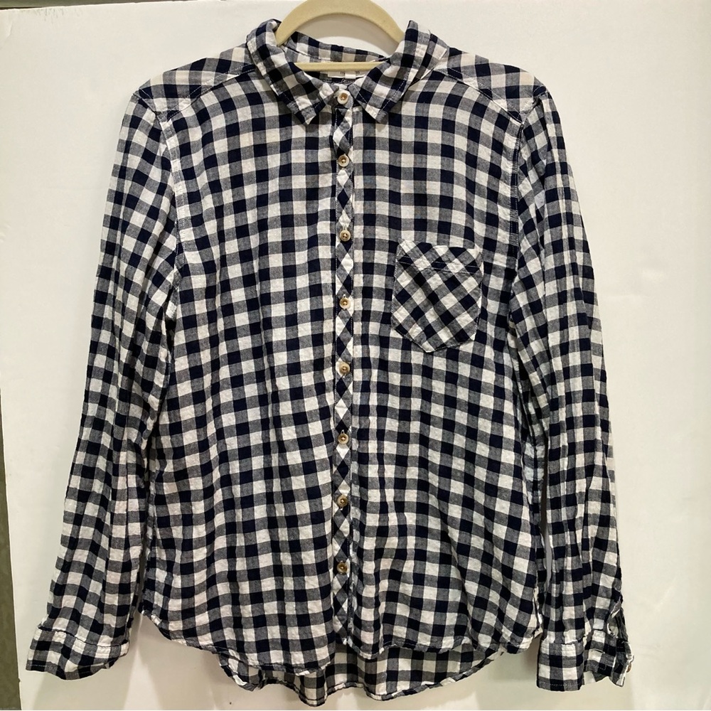 Maurice’s gingham plaid navy blue white button down shirt